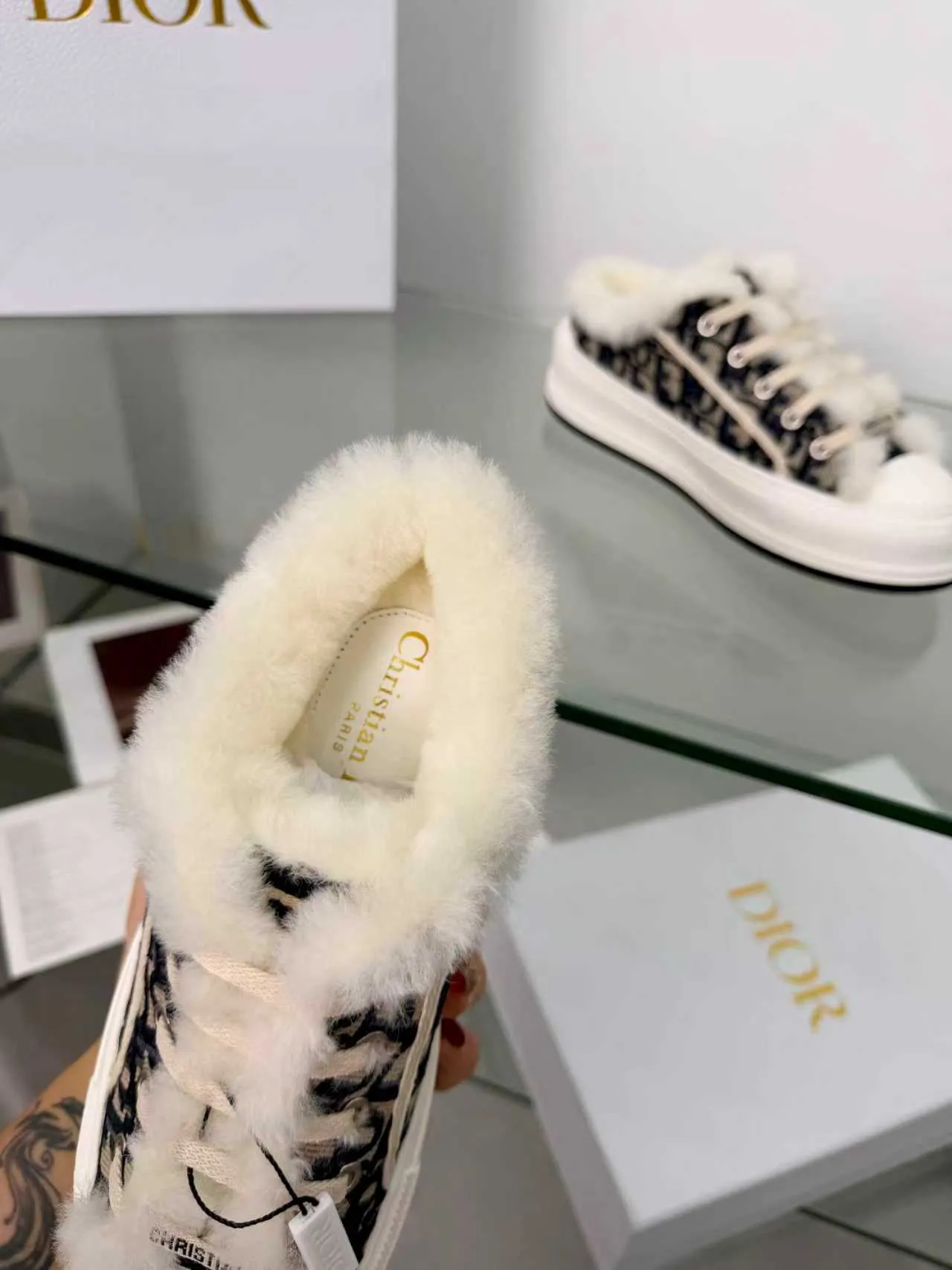 Men's men's shoes pP540! 𝐃𝐈𝐎𝐑 𝐖𝐚𝐥𝐤'𝐧 Dior Presbyopia Embroidery Wool Thick Sole Canvas Shoes Casual Sneakers (Half Flop) These Walk'n'Dior thick sole sneakers are a fashionable piece that elevates the collection. Oblique printed cotton embroidered upper with comfortable platform sole, tongue and Christian Dior Paris signature laces. Bottom thickness 4.5CM Size: Women's 35-41